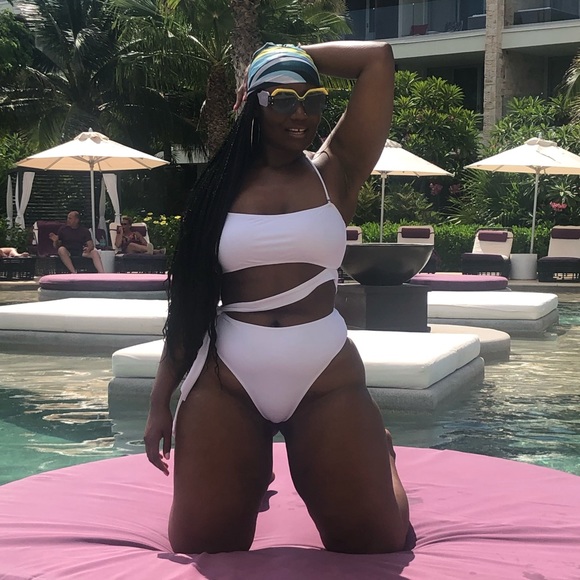 Two Piece White High Waist swimsuit - Picture 3 of 4